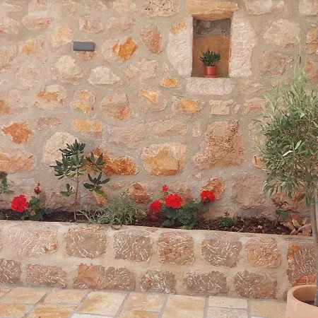 Daire Martin House *